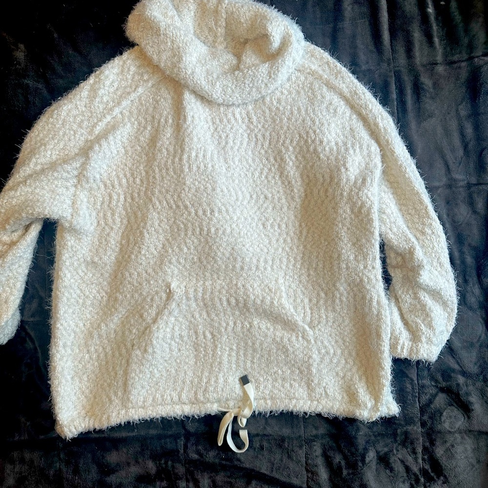NWOT New Directions brand fluffy sweater with turtleneck and pockets size